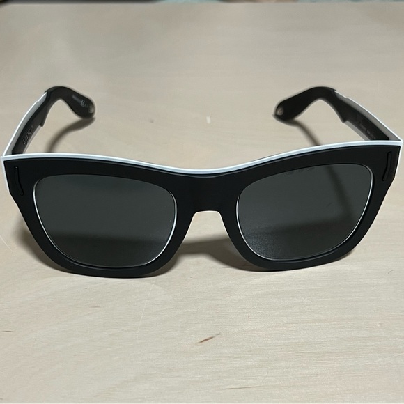 Givenchy Sunglasses - Picture 4 of 15